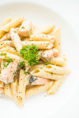 Penne carbonara makarna somon ile