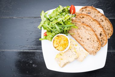 ekmek ile kaz ciğeri