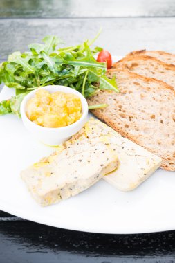 ekmek ile kaz ciğeri