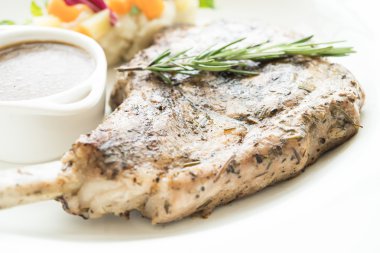 Izgara domuz pirzolası.