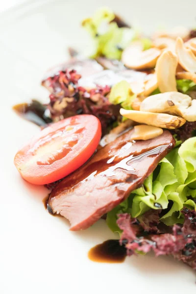 Smoked duck salad with vegetables