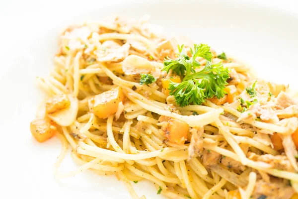 Tuna spaghetti in white plate — Stock Photo, Image