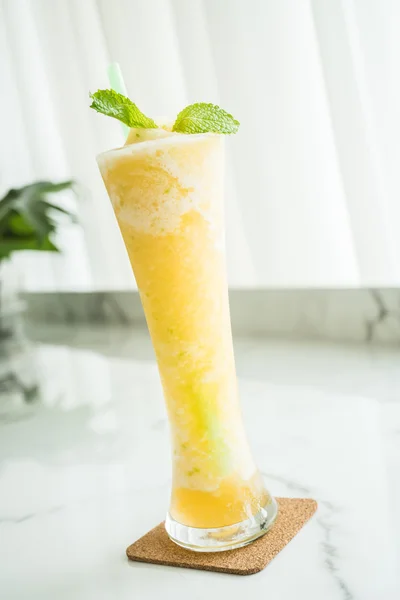 Batido de laranja gelado — Fotografia de Stock