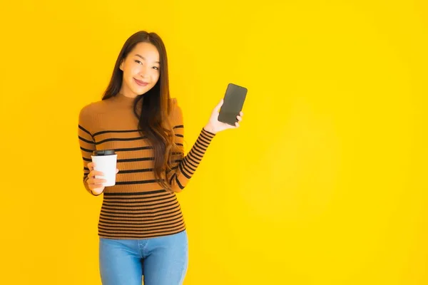 Vacker Ung Asiatisk Kvinna Använder Smart Mobiltelefon Eller Mobiltelefon Med — Stockfoto