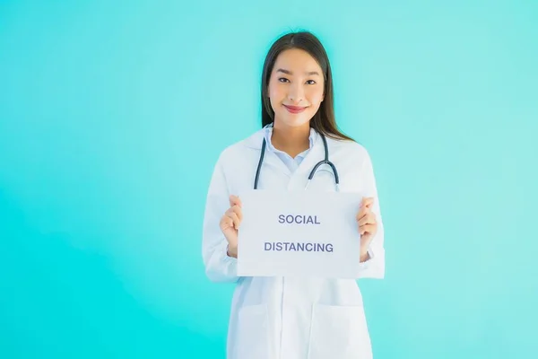 Portrait Belle Jeune Asiatique Médecin Femme Avec Signe Papier Avec — Photo