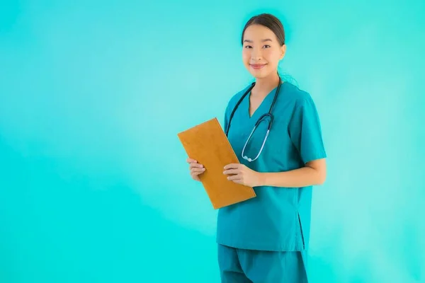 Portrait Beautiful Young Asian Doctor Woman Empty Paper Board Copy — Stock Photo, Image