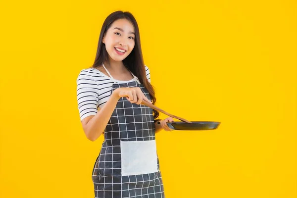 Portrait Beautiful Young Asian Woman Wear Apron Black Pan Spatula — Stock Photo, Image