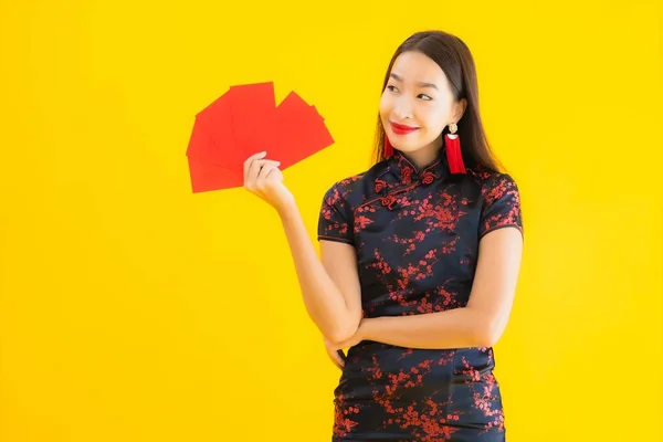 Porträt Schöne Junge Asiatische Frau Tragen Chinesisches Kleid Mit Ang — Stockfoto