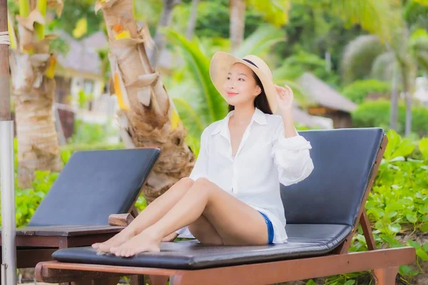 Portrait Beautiful Young Asian Woman Relax Smile Beach Sea Ocean — Stock Photo, Image