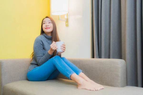 Retrato Bonito Jovem Asiático Mulher Sorriso Relaxar Com Xícara Café — Fotografia de Stock