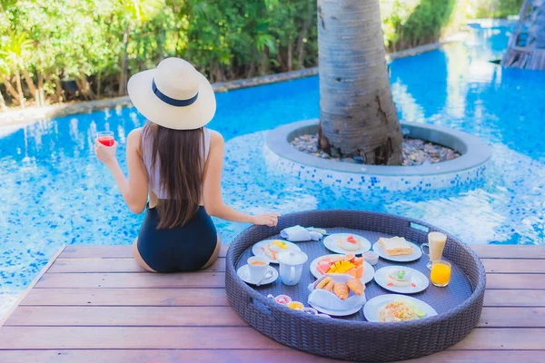 Portrait Belle Jeune Femme Asiatique Sourire Heureux Avec Petit Déjeuner — Photo