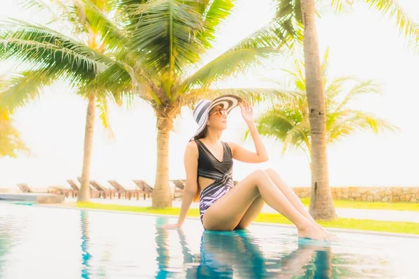 Portrait Beautiful Young Asian Woman Relax Outdoor Swimming Pool Hotel — Stock Photo, Image