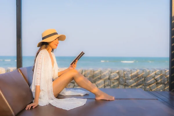 Portrait Young Asian Woman Read Book Beach Sea Ocean Travel — Stock Photo, Image