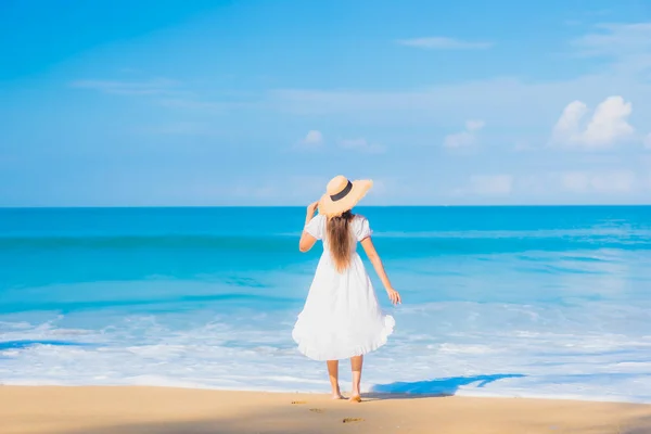 Ritratto Bella Giovane Donna Asiatica Rilassarsi Sorridere Tempo Libero Intorno — Foto Stock