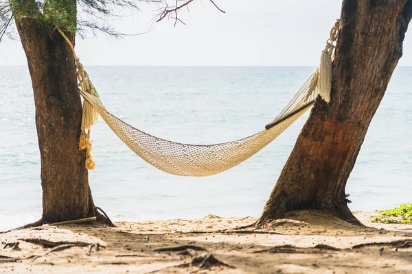 Leere Hängematte Tropischen Strand Meer Ozean Für Freizeit Entspannen Urlaub — Stockfoto