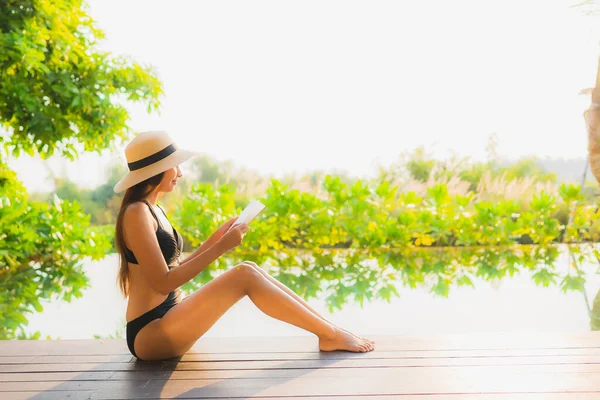 Portrait Schöne Junge Asiatische Frau Entspannen Schwimmbad Hotel Resort Für — Stockfoto