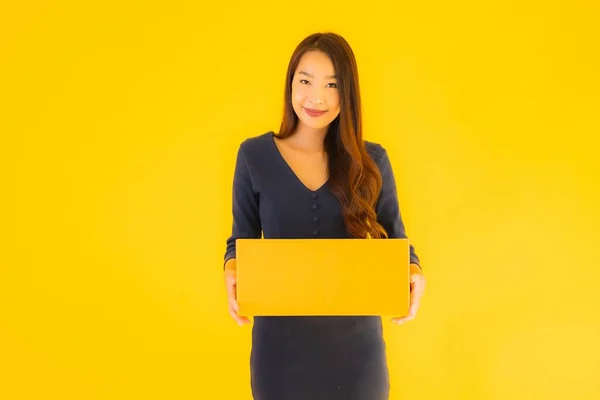 Portrait Beautiful Young Asian Woman Cardboard Box Packkage Ready Shipping — Stock Photo, Image