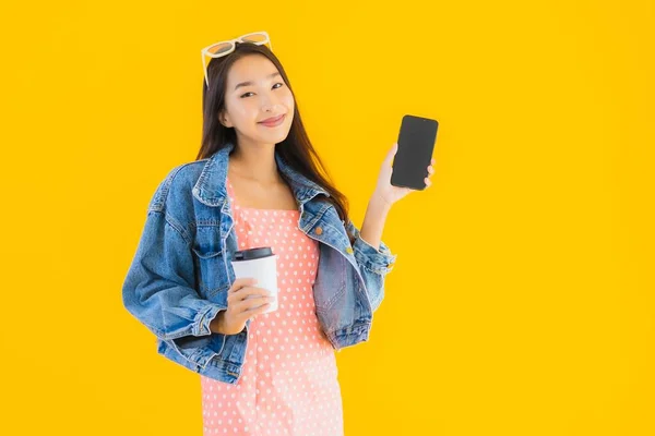 Portrait Beautiful Young Asian Woman Coffee Cup Smart Mobile Phone — Stock Photo, Image