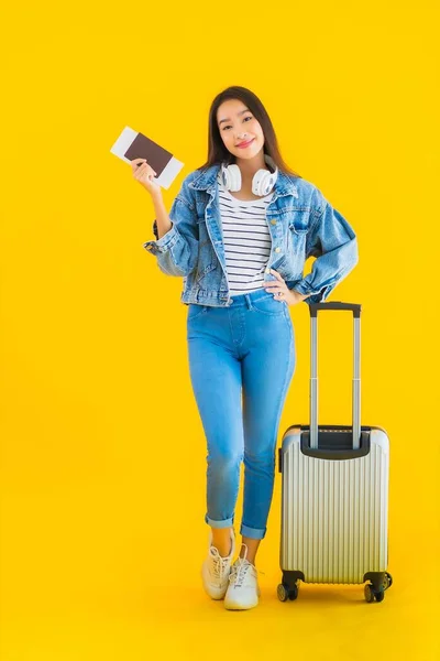 Ritratto Bella Giovane Donna Asiatica Viaggio Tempo Libero Con Bagaglio — Foto Stock