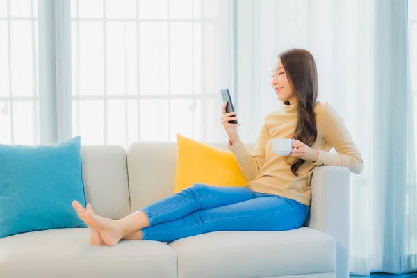 Portrait Beautiful Young Asian Woman Smart Mobile Phone Sofa Living — Stock Photo, Image