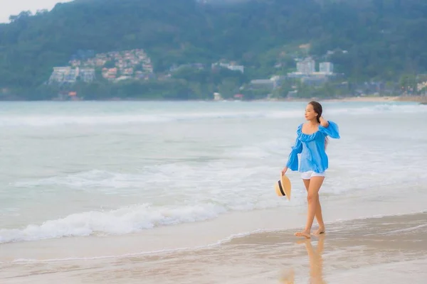 Porträt Schöne Junge Asiatische Frau Entspannen Freizeit Lächeln Rund Strand — Stockfoto