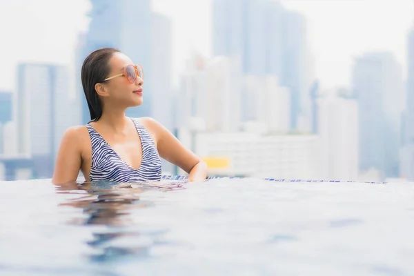 Retrato Bonito Jovem Asiático Mulher Relaxar Sorriso Desfrutar Lazer Redor — Fotografia de Stock