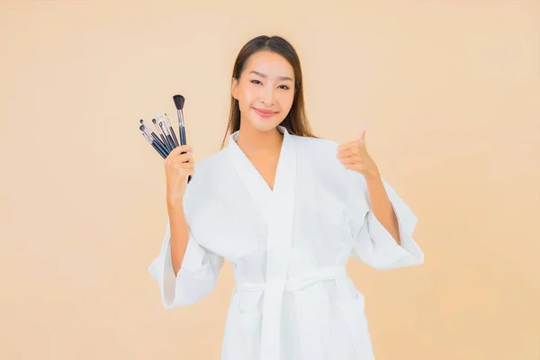 Porträt Schöne Junge Asiatische Frau Mit Make Pinsel Auf Farbe — Stockfoto