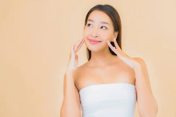 Retrato Hermosa Joven Asiática Mujer Con Belleza Spa Cosmético Maquillaje —  Fotos de Stock