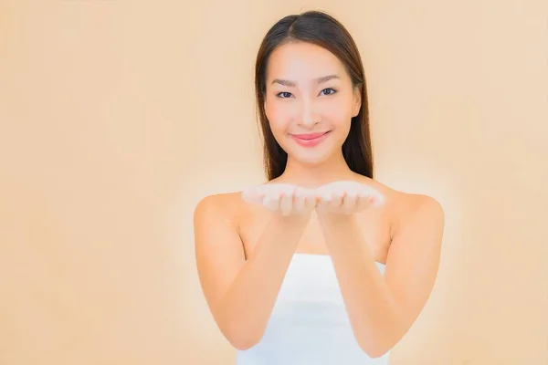 Portret Mooie Jonge Aziatische Vrouw Met Schoonheid Spa Cosmetische Make — Stockfoto