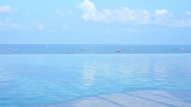 Güzel dalgalı denizin sakin görüntüleri.