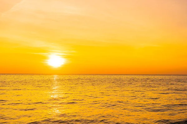 Günbatımında Doğuş Saatinde Doğa Için Deniz Kıyısı Okyanusunun Güzel Manzarası — Stok fotoğraf