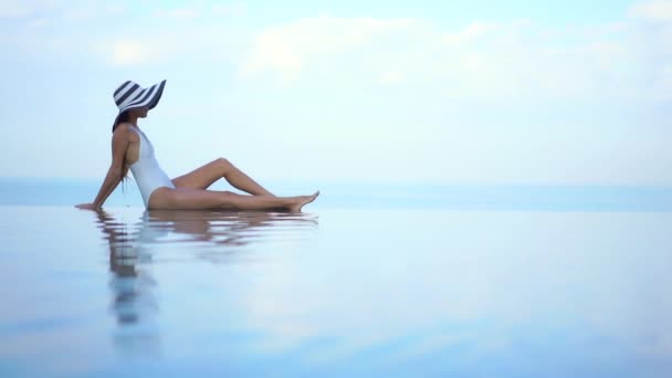 Footage Beautiful Asian Young Woman Relaxing Pool — Stock Video