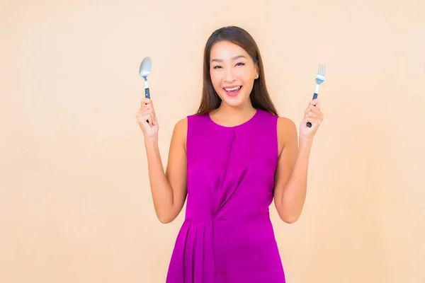 Portrait Belle Jeune Femme Asiatique Avec Fourchette Cuillère Prête Manger — Photo