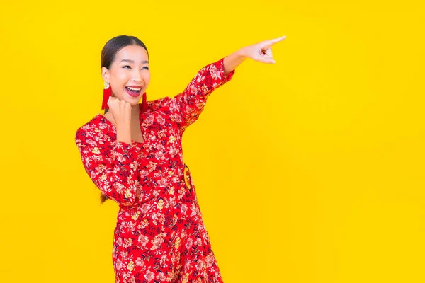 Ritratto Bella Giovane Donna Asiatica Sorriso Azione Cinese Nuovo Concetto — Foto Stock