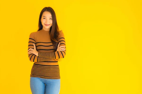 Portret Mooie Jonge Aziatische Volwassen Vrouw Glimlach Met Veel Actie — Stockfoto