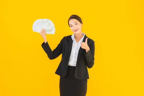 Mooi Portret Jonge Aziatische Vrouw Met Veel Monet Geld Geel — Stockfoto