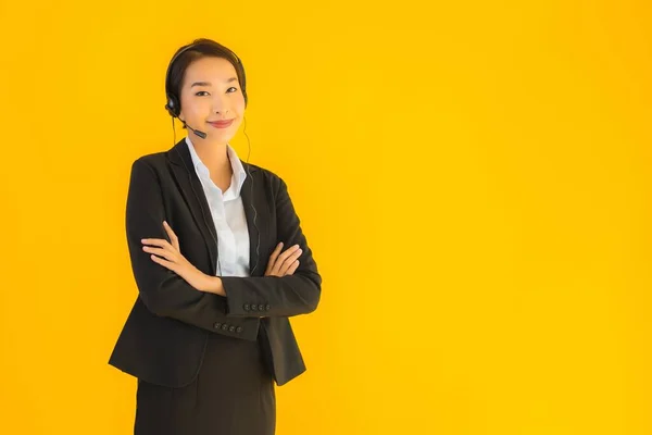 Retrato Hermosa Joven Mujer Asiática Negocios Con Auriculares Auriculares Para —  Fotos de Stock