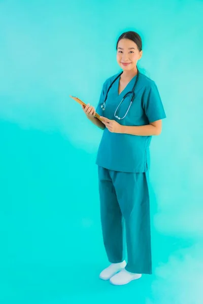 Portrait Beautiful Young Asian Doctor Woman Empty Paper Board Copy — Stock Photo, Image