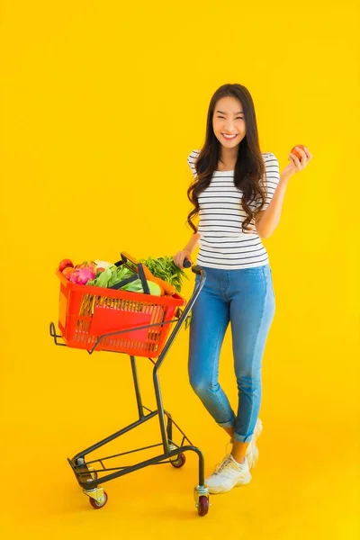 Retrato Hermosa Joven Asiática Mujer Compras Tienda Comestibles Supermercado Carro —  Fotos de Stock