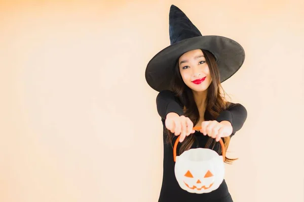 Porträtt Vacker Ung Asiatisk Kvinna Bära Halloween Kostym Färg Isolerad — Stockfoto