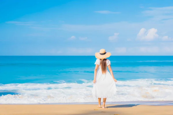 Ritratto Bella Giovane Donna Asiatica Rilassarsi Sorridere Tempo Libero Intorno — Foto Stock