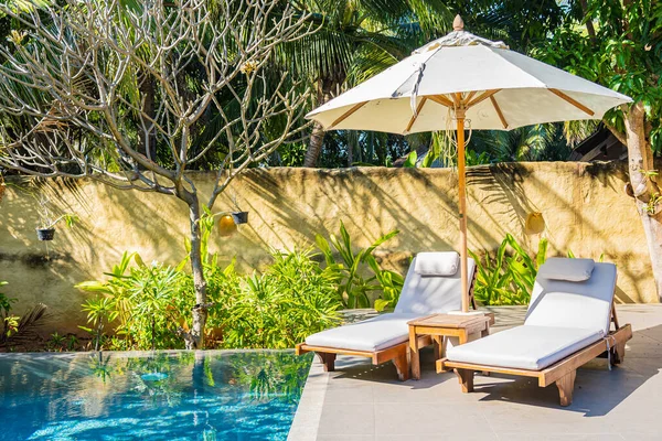 Umbrella Chair Outdoor Swimming Pool Resort Hotel Vacation Leisure — Stock Photo, Image