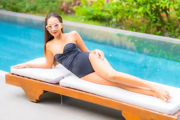 Portrét Krásná Mladá Asijská Žena Těšit Relaxovat Kolem Bazénu Pro — Stock fotografie