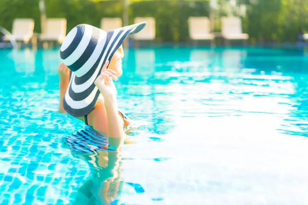 Retrato Hermosa Joven Asiática Mujer Relajarse Sonrisa Ocio Vacaciones Alrededor — Foto de Stock