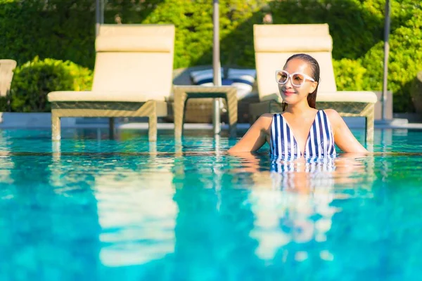 Portrait Beautiful Young Asian Woman Relax Smile Leisure Vacation Swimming — Stock Photo, Image