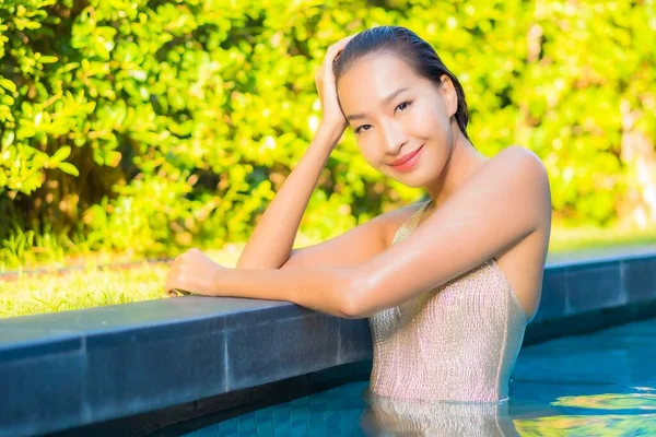 Retrato Bonito Jovem Asiático Mulher Relaxar Sorriso Lazer Férias Redor — Fotografia de Stock