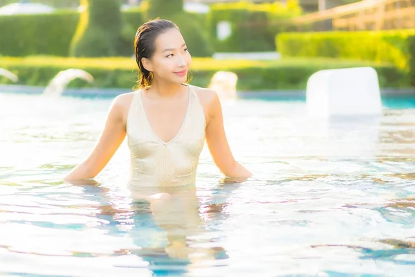Retrato Bonito Jovem Asiático Mulher Relaxar Sorriso Lazer Férias Redor — Fotografia de Stock