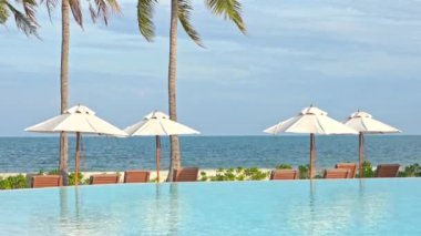 Güzel dalgalı denizin sakin görüntüleri.