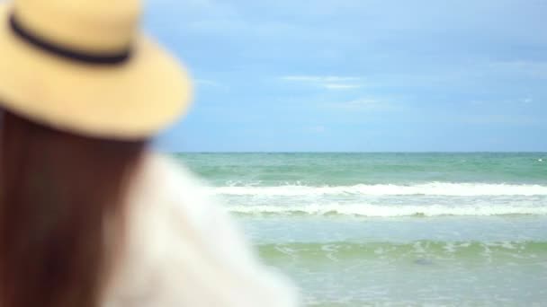 ภาพของผ งเอเช สวยงาม อนคลายบนชายหาดในช วงว นหย ดฤด — วีดีโอสต็อก