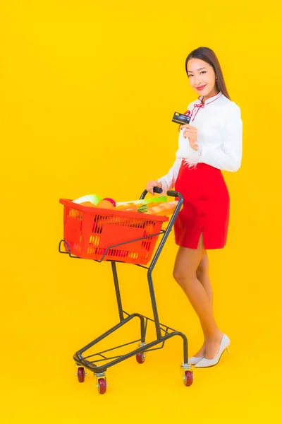 Portrait Beautiful Young Asian Woman Grocery Basket Supermarket Yellow Background — Stock Photo, Image